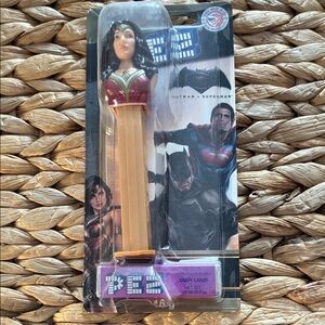 Wonder Woman pez dispenser NWT